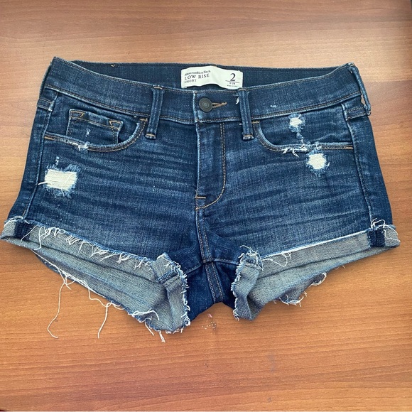 Abercrombie & Fitch Low Rise Distressed Short Size 2/26 - Picture 1 of 6